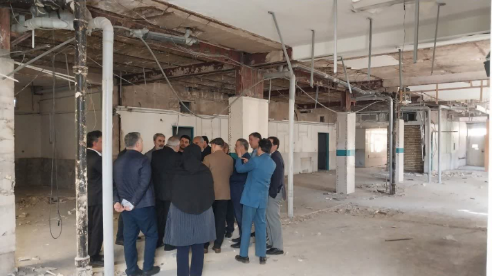 The university president visits the emergency reconstruction process