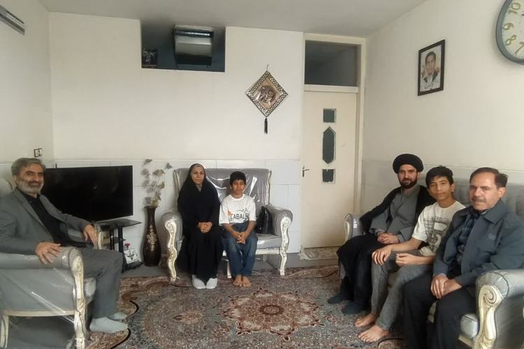 visit-to-the-martyr-mansoory-family
