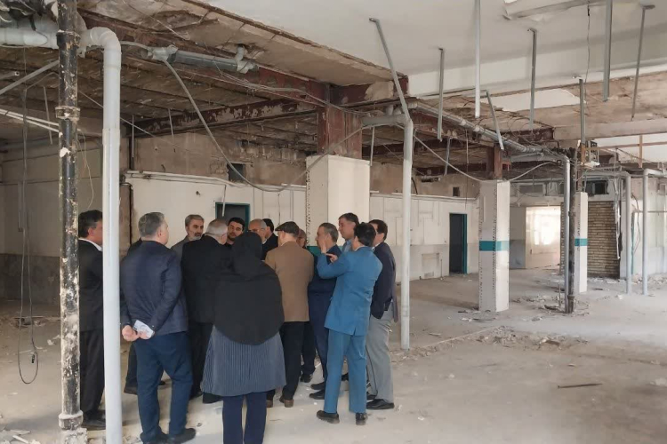 The university president visits the emergency reconstruction process