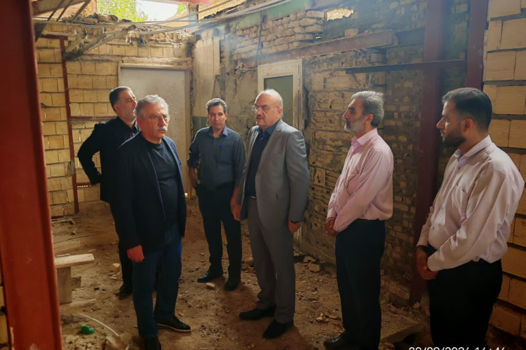 Philanthropists visit the emergency department renovation progress.