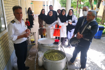 توزیع آش رشته به مناسبت ولادت امام رضا (ع)