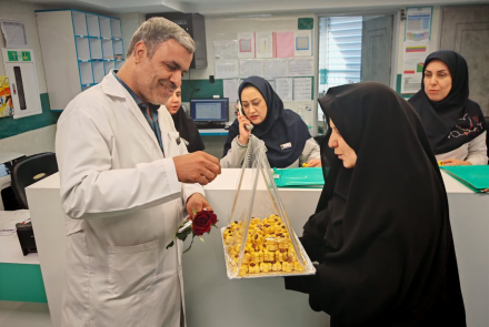 بازدید و تبریک روز پرستار توسط نماینده خیریه باران مهر علوی